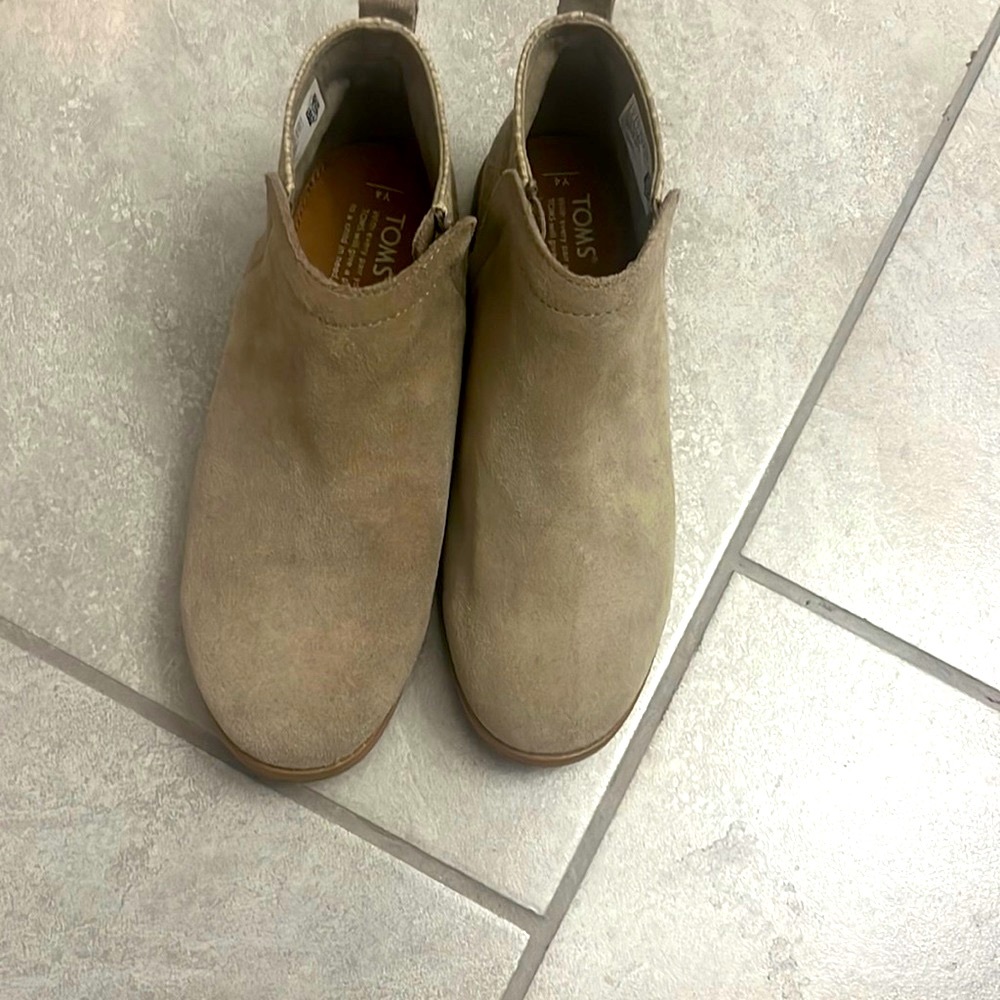 TOMS Deia desert taupe shade/mud hut ankle booties. Inner ankle hidden zipper.